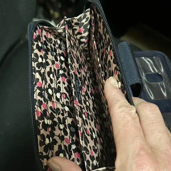 Vera Bradley RFID Turnlock Wallet Classic‎ Black Pattern Microfiber 8 x 5" - Picture 3 of 3